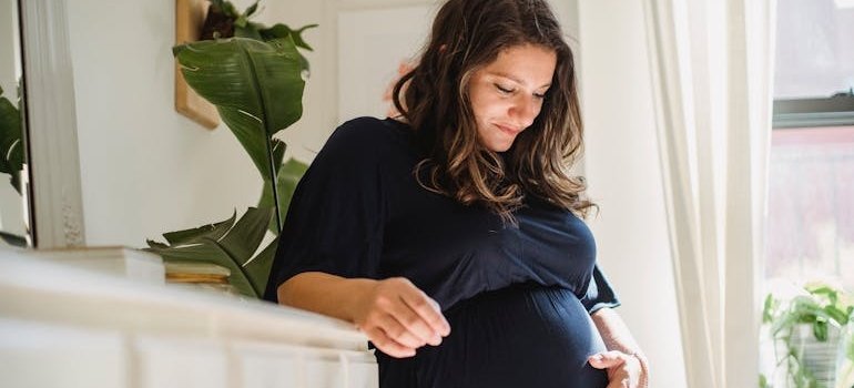 Pregnant woman contemplating the relationship between thrombophilia and pregnancy.