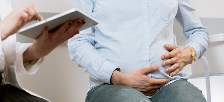 Беременная женщина на осмотре.