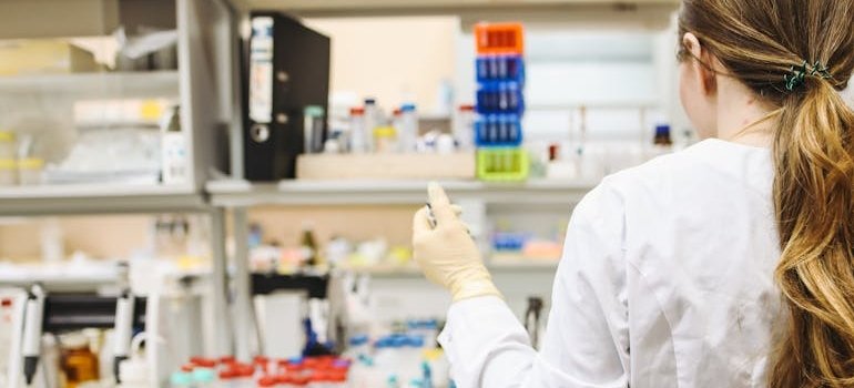 лабораторный техник