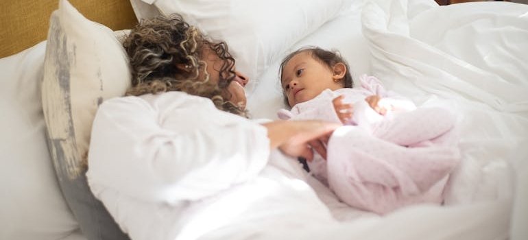 мать и ребёнок с синдромом Дауна