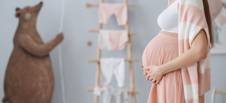 беременная женщина задаётся вопросом, что такое трисомии